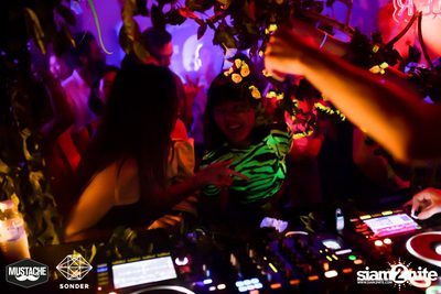 SONDER - NEON in the Jungle ft. Coran x Neil Thorpe x Nukier ที่ มัสแตช แบงค็อก — photo 10