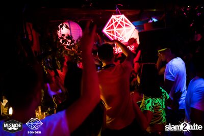 SONDER - NEON in the Jungle ft. Coran x Neil Thorpe x Nukier ที่ มัสแตช แบงค็อก — photo 96