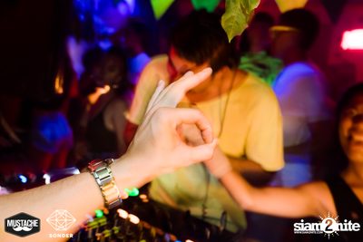 SONDER - NEON in the Jungle ft. Coran x Neil Thorpe x Nukier ที่ มัสแตช แบงค็อก — photo 125