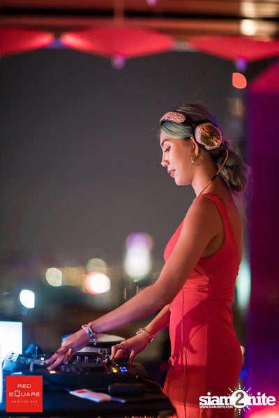 Vodka Journey Night Party ที่ เรดสแควร์ รูฟท็อป บาร์ — photo 24