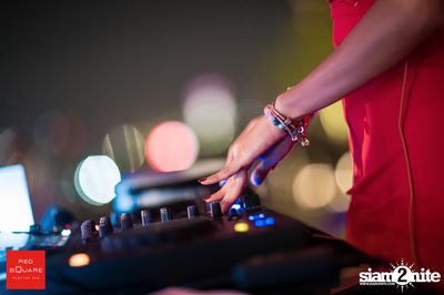 Vodka Journey Night Party ที่ เรดสแควร์ รูฟท็อป บาร์ — photo 27