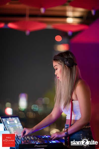 Vodka Journey Night Party ที่ เรดสแควร์ รูฟท็อป บาร์ — photo 33
