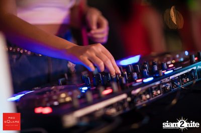 Vodka Journey Night Party ที่ เรดสแควร์ รูฟท็อป บาร์ — photo 37