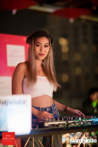 Vodka Journey Night Party ที่ เรดสแควร์ รูฟท็อป บาร์ — photo 49