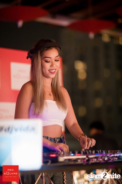 Vodka Journey Night Party ที่ เรดสแควร์ รูฟท็อป บาร์ — photo 50