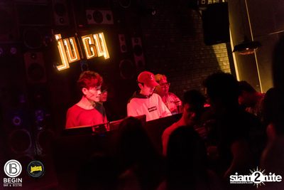 คืนวันเสาร์ ที่ บีกิน บาร์ — photo 92