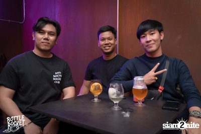 Brew Master กับ Gary Lohin ที่ บ็อทเทิลร็อคเก็ต คราฟท์เบียร์บาร์ — photo 14