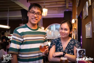 Brew Master กับ Gary Lohin ที่ บ็อทเทิลร็อคเก็ต คราฟท์เบียร์บาร์ — photo 19