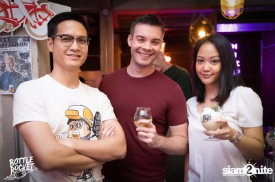Brew Master กับ Gary Lohin ที่ บ็อทเทิลร็อคเก็ต คราฟท์เบียร์บาร์ — photo 21