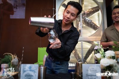 Brew Master กับ Gary Lohin ที่ บ็อทเทิลร็อคเก็ต คราฟท์เบียร์บาร์ — photo 32