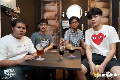 Brew Master กับ Gary Lohin ที่ บ็อทเทิลร็อคเก็ต คราฟท์เบียร์บาร์ — photo 37