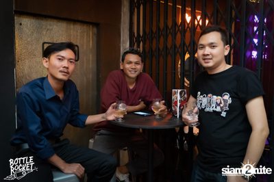 Brew Master กับ Gary Lohin ที่ บ็อทเทิลร็อคเก็ต คราฟท์เบียร์บาร์ — photo 41