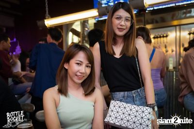 Brew Master กับ Gary Lohin ที่ บ็อทเทิลร็อคเก็ต คราฟท์เบียร์บาร์ — photo 47