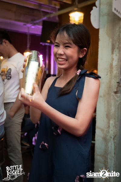 Brew Master กับ Gary Lohin ที่ บ็อทเทิลร็อคเก็ต คราฟท์เบียร์บาร์ — photo 56