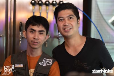 Brew Master กับ Gary Lohin ที่ บ็อทเทิลร็อคเก็ต คราฟท์เบียร์บาร์ — photo 63