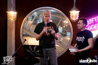 Brew Master กับ Gary Lohin ที่ บ็อทเทิลร็อคเก็ต คราฟท์เบียร์บาร์ — photo 69