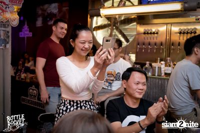 Brew Master กับ Gary Lohin ที่ บ็อทเทิลร็อคเก็ต คราฟท์เบียร์บาร์ — photo 75