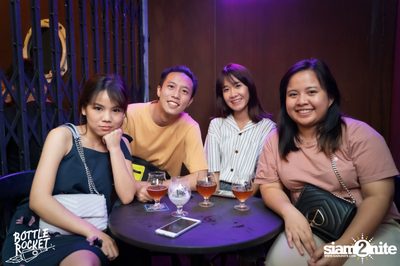 Brew Master กับ Gary Lohin ที่ บ็อทเทิลร็อคเก็ต คราฟท์เบียร์บาร์ — photo 83