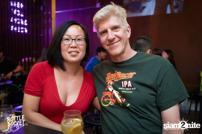 Brew Master กับ Gary Lohin ที่ บ็อทเทิลร็อคเก็ต คราฟท์เบียร์บาร์ — photo 91