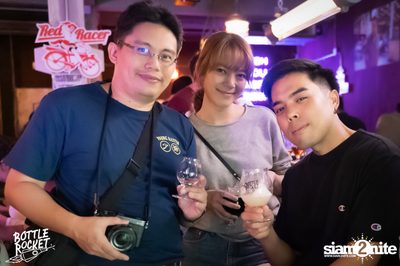 Brew Master กับ Gary Lohin ที่ บ็อทเทิลร็อคเก็ต คราฟท์เบียร์บาร์ — photo 95