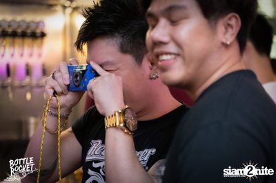 Brew Master กับ Gary Lohin ที่ บ็อทเทิลร็อคเก็ต คราฟท์เบียร์บาร์ — photo 99