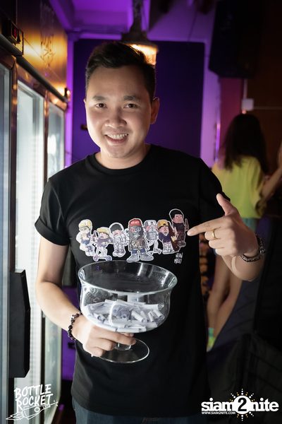 Brew Master กับ Gary Lohin ที่ บ็อทเทิลร็อคเก็ต คราฟท์เบียร์บาร์ — photo 113