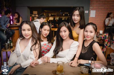 Saturday Night at Ainu Bar — photo 11