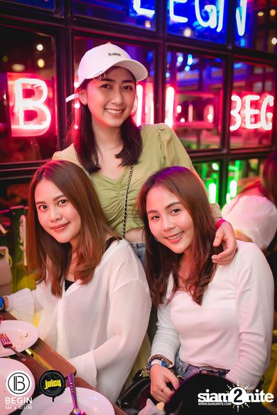 The TOYS ที่ บีกิน บาร์ — photo 35
