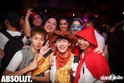 Dia de Muertos - Halloween Party at Revolucion Cocktail — photo 62