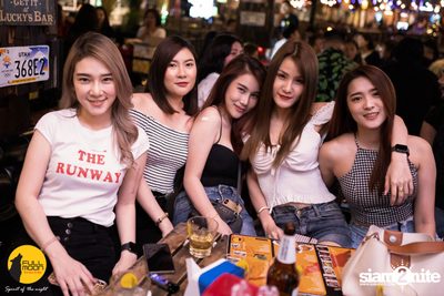 Stamp Apiwat at Fullmoon Terrace & Bar — photo 34