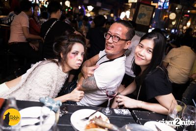 Stamp Apiwat at Fullmoon Terrace & Bar — photo 71