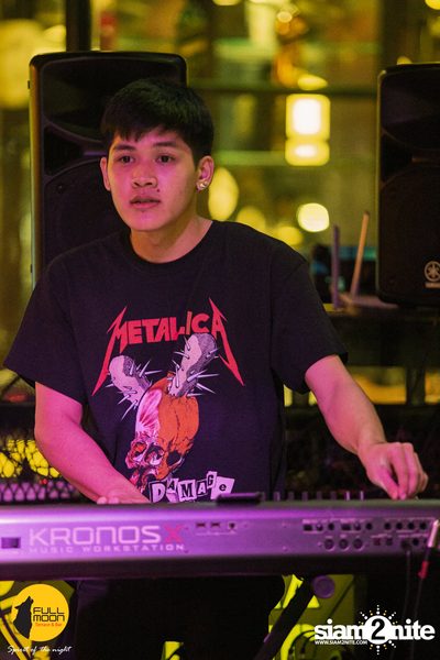 Stamp Apiwat at Fullmoon Terrace & Bar — photo 127