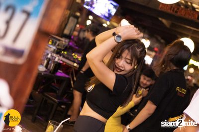 Stamp Apiwat at Fullmoon Terrace & Bar — photo 141