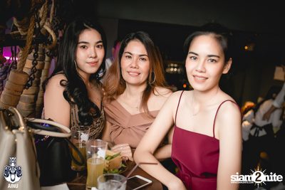 Saturday Night at Ainu Bar — photo 6