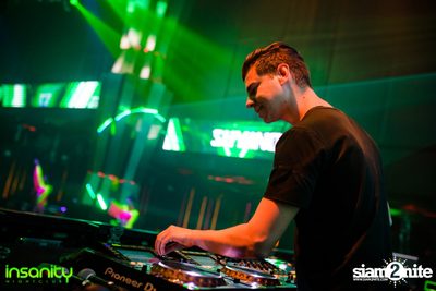Suyano ที่ Insanity Nightclub — photo 97
