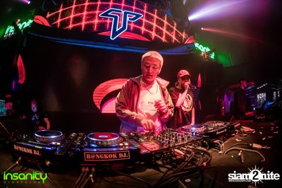 DJ T Asian Invasion ที่ Insanity Nightclub — photo 67