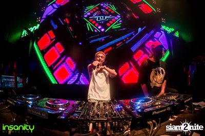 DJ T Asian Invasion ที่ Insanity Nightclub — photo 104