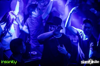 DJ T Asian Invasion ที่ Insanity Nightclub — photo 111