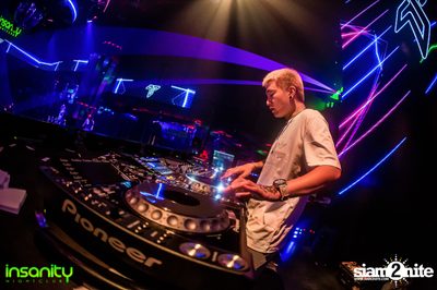 DJ T Asian Invasion ที่ Insanity Nightclub — photo 113