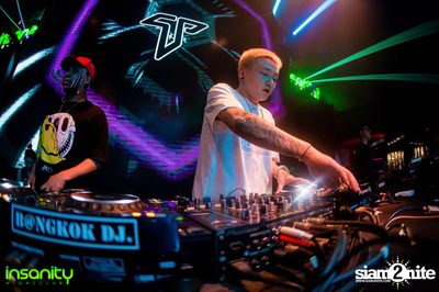 DJ T Asian Invasion ที่ Insanity Nightclub — photo 119