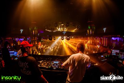 DJ T Asian Invasion ที่ Insanity Nightclub — photo 127
