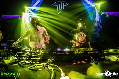 DJ T Asian Invasion ที่ Insanity Nightclub — photo 138
