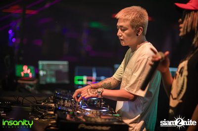 DJ T Asian Invasion ที่ Insanity Nightclub — photo 139