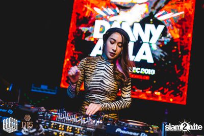 Friday Night at BARBARBAR — photo 2
