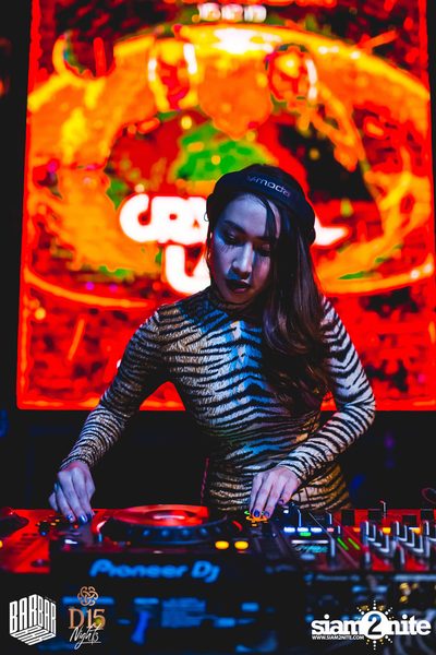 Friday Night at BARBARBAR — photo 3