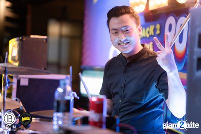 Back 2 the 90s Party ที่ บีกิน บาร์ — photo 17