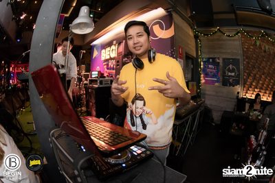 Back 2 the 90s Party ที่ บีกิน บาร์ — photo 70