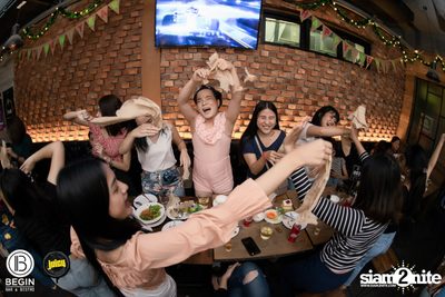 Back 2 the 90s Party ที่ บีกิน บาร์ — photo 71