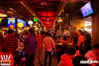 Maurice West ที่ Warmup Cafe Chiangmai — photo 33