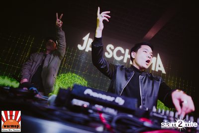 Maurice West ที่ Warmup Cafe Chiangmai — photo 45